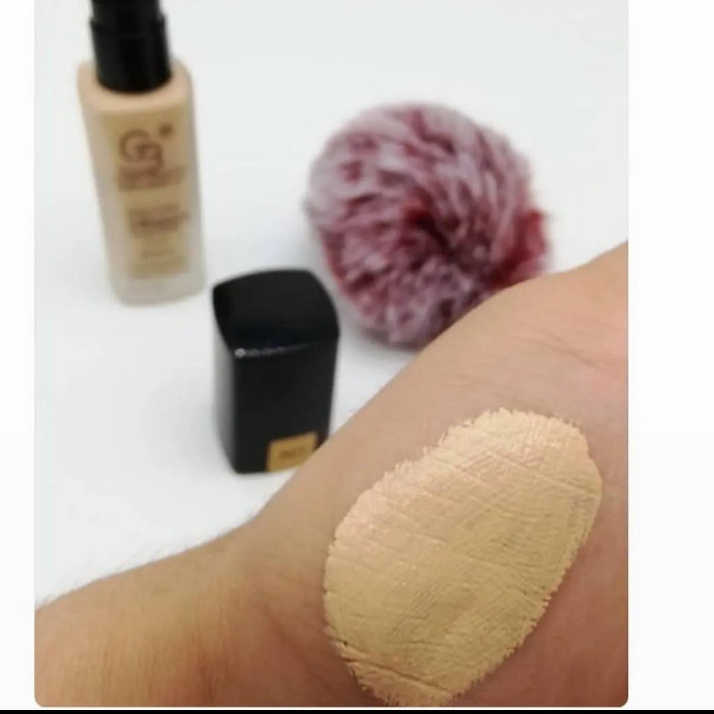 کرمپودر گلدن مود Golden Mood؛ گزینه‌ای مناسب برای تکمیل روتین زیبایی در گروه کرم پودر؛ نمای شماره 5
