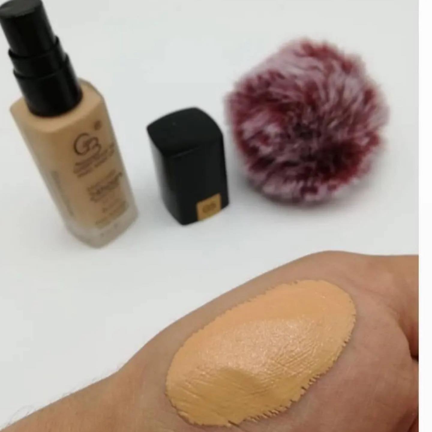 کرمپودر گلدن مود Golden Mood؛ گزینه‌ای مناسب برای تکمیل روتین زیبایی در گروه کرم پودر؛ نمای شماره 9