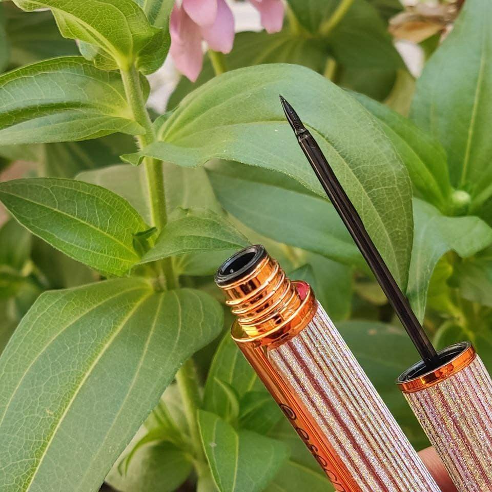 خط چشم ماژیکی با تمرکز بر استفاده آسان و نتیجه طبیعی در گروه خط چشم