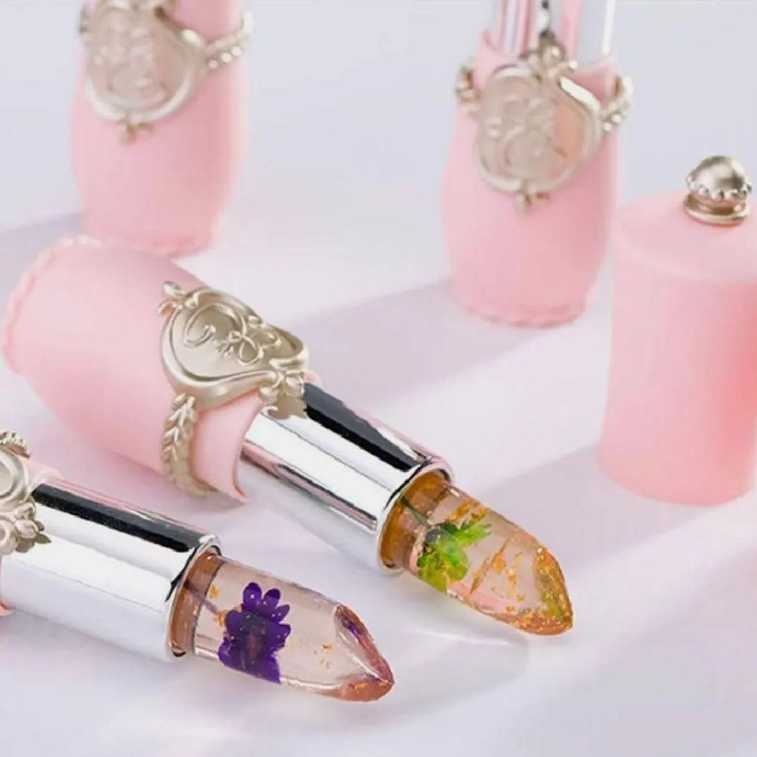 رژلب حرارتی گلدار سلطنتی؛ گزینه‌ای مناسب برای تکمیل روتین زیبایی در گروه بالم لب؛ نمای شماره 5