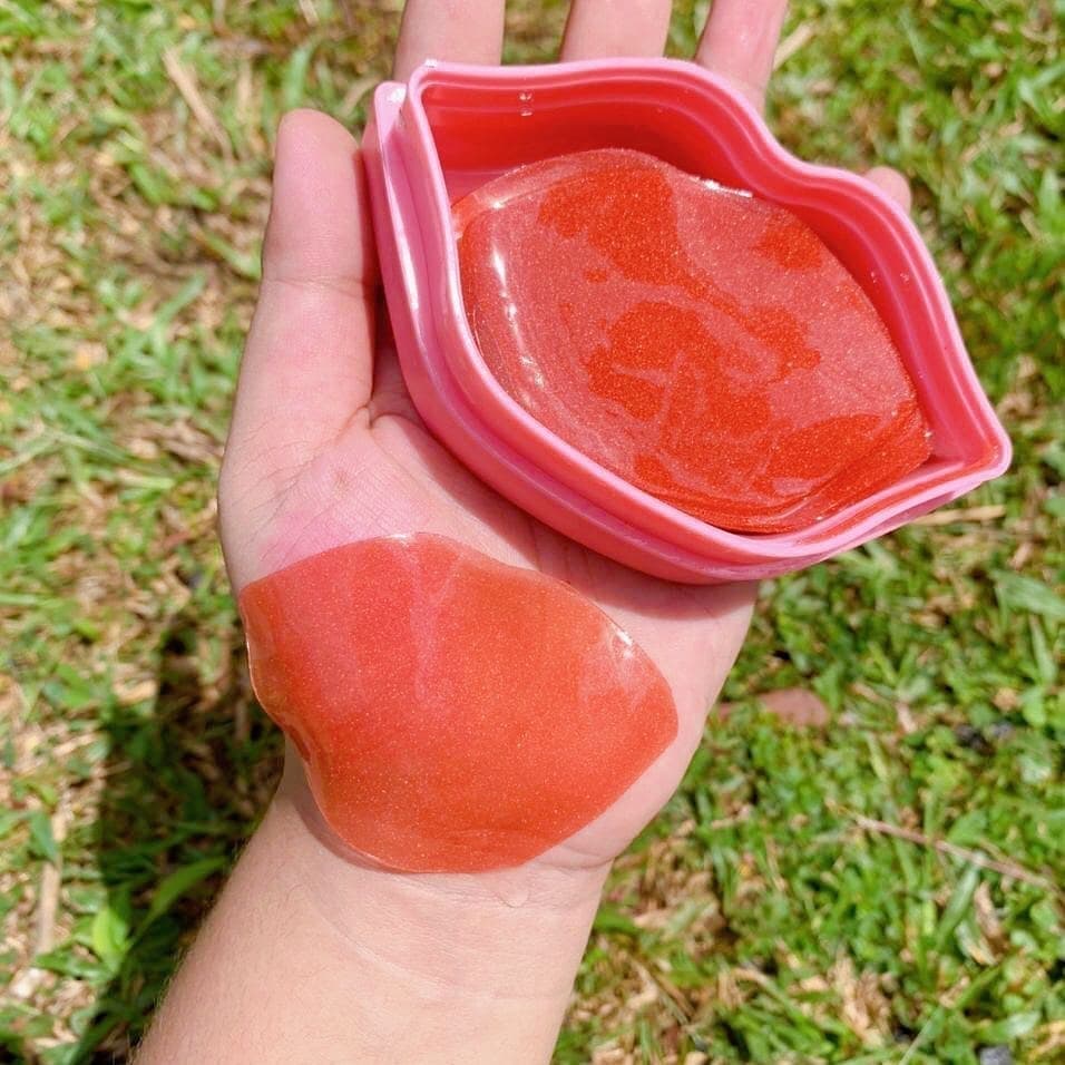 ماسک لب حجم دهنده ونزن؛ گزینه‌ای مناسب برای تکمیل روتین زیبایی در گروه ماسک؛ نمای شماره 2