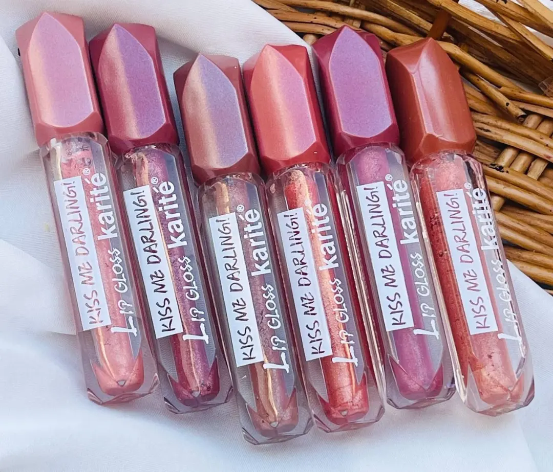 شاین لب هولوگرامی کیس بیوتی kiss beauty؛ انتخاب کاربردی برای روتین روزانه در گروه آرایش لب؛ نمای شماره 4