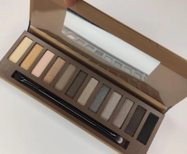 سایه 12 رنگ ابریشمی بینظیر Nude Youstar با تمرکز بر استفاده آسان و نتیجه طبیعی در گروه سایه؛ نمای شماره 6