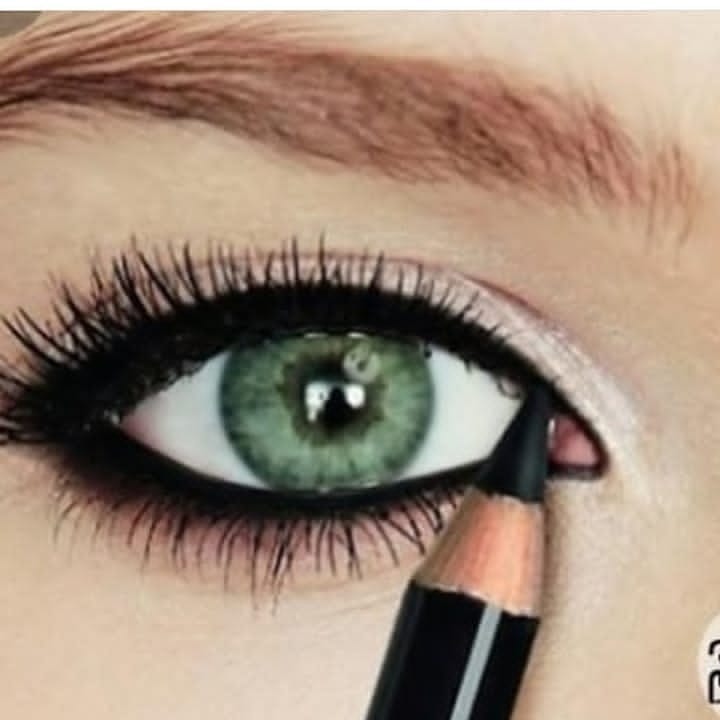 مداد چشم بل؛ گزینه‌ای مناسب برای تکمیل روتین زیبایی در گروه مداد چشم