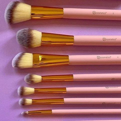ست 12 تایی براش استند دار bh cosmetics با تمرکز بر استفاده آسان و نتیجه طبیعی در گروه براش؛ نمای شماره 2