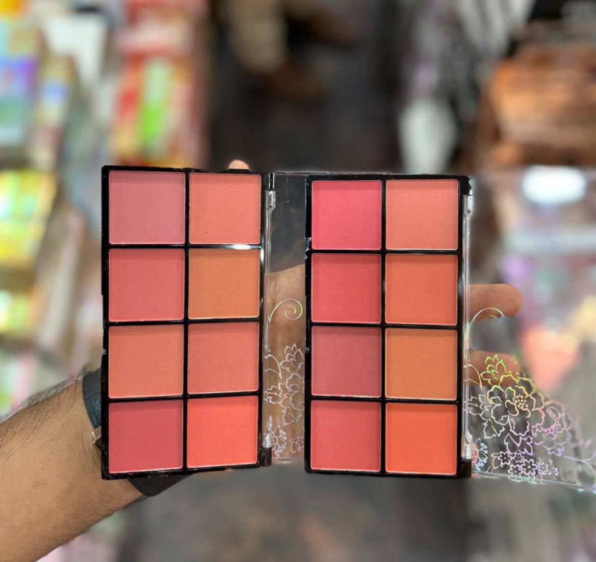 پالت رژگونه 8 رنگ Mini Queen با تمرکز بر استفاده آسان و نتیجه طبیعی در گروه رژگونه