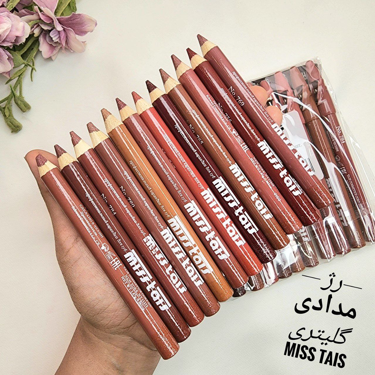 پک 12 تایی رژ لب مدادی شاین دار تراشی جدید miss tais با تمرکز بر استفاده آسان و نتیجه طبیعی در گروه رژ لب مدادی