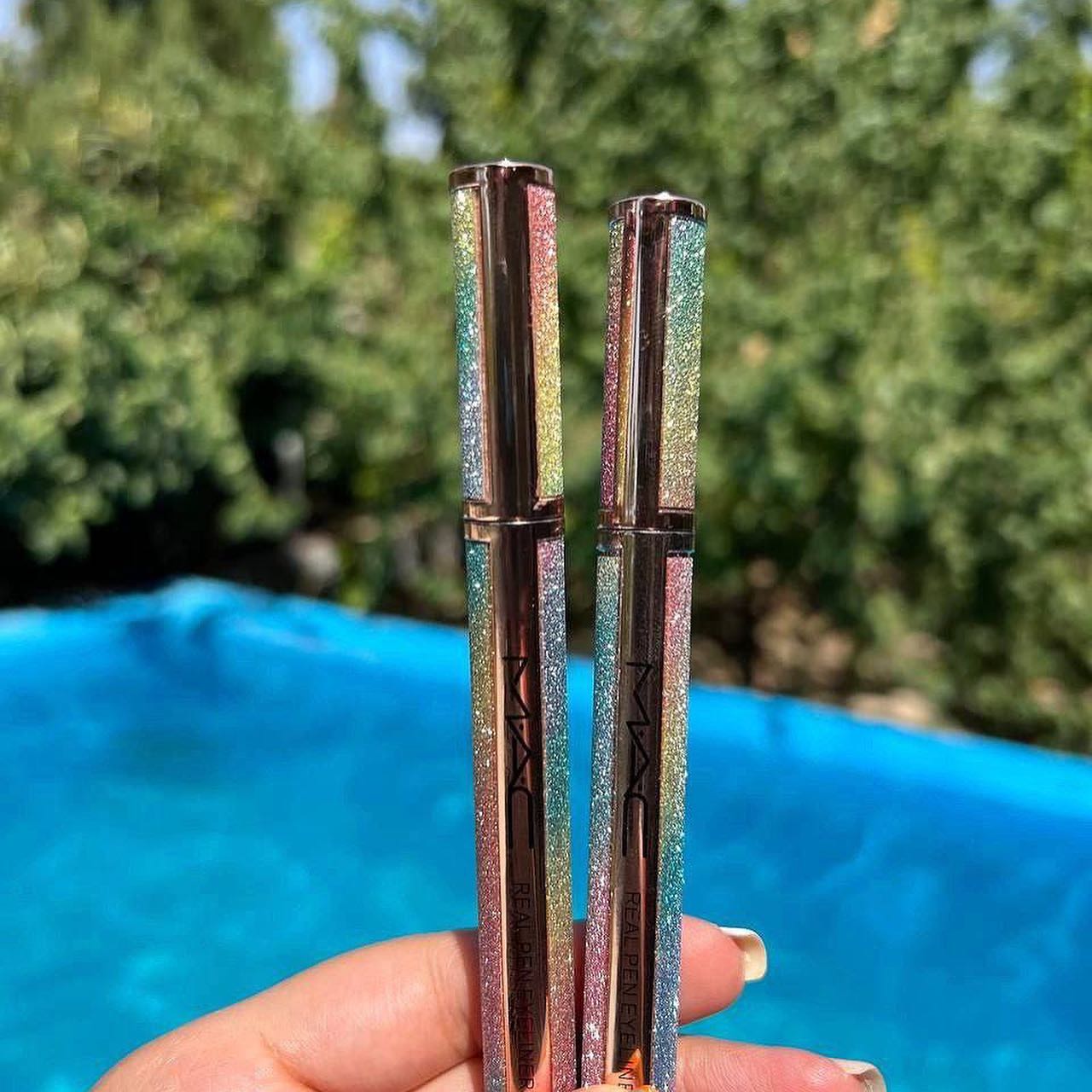 خط چشم ماژیکی رنگین کمانی با تمرکز بر استفاده آسان و نتیجه طبیعی در گروه خط چشم؛ نمای شماره 3