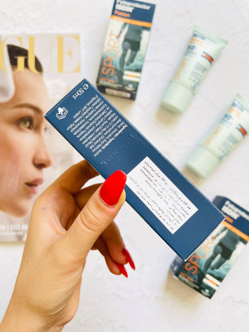 ضدآفتاب بی رنگ ایزیدن ISDIN؛ انتخاب کاربردی برای روتین روزانه در گروه ضد آفتاب؛ نمای شماره 3
