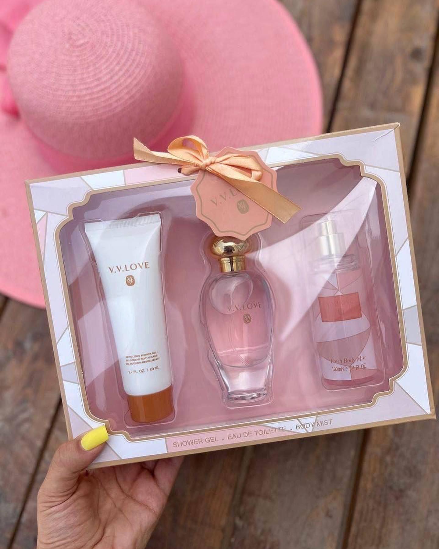 پک عطر کادویی 3 تایی؛ گزینه‌ای مناسب برای تکمیل روتین زیبایی در گروه کیف آرایشی؛ نمای شماره 4