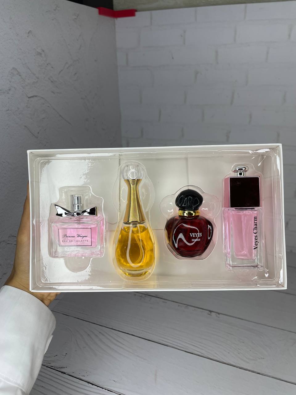 پک چهارتایی عطر (دخترونه) Veyes؛ انتخابی متناسب با مراقبت و زیبایی روزمره در گروه عطر 3