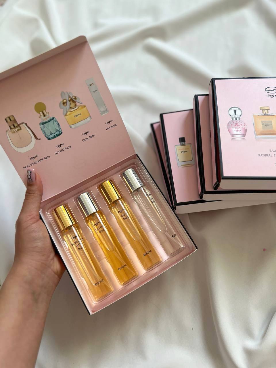 پک چهارتایی عطر های Vyes؛ انتخابی متناسب با مراقبت و زیبایی روزمره در گروه عطر 3