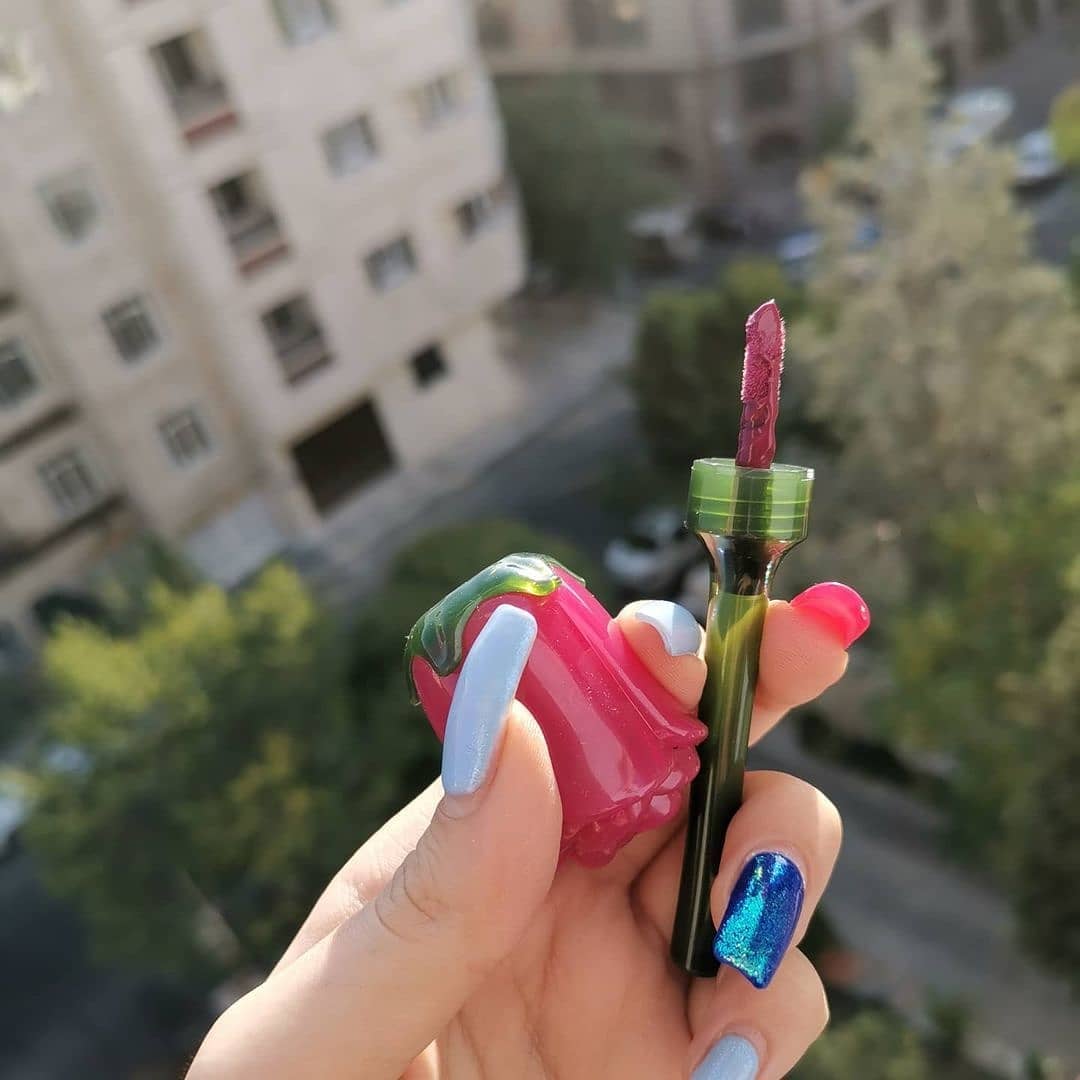 رژ لاله؛ انتخابی متناسب با مراقبت و زیبایی روزمره در گروه رژ؛ نمای شماره 2